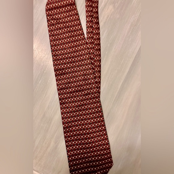 LOUIS FERAUD 100% SILK Geometric Imported TIE Necktie Red Tan Black Neck-ware - Picture 3 of 7